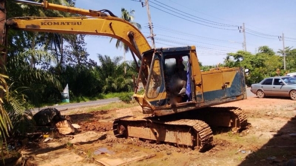 รถแบคโฮ KOMATSU  120 - 2  สนใจติดต่อ 081 - 6079515