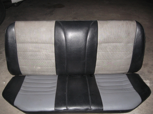 เบาะใส่รถ 4 ประตู  สภาพดี   ขาย 2,500 บาท ครับ