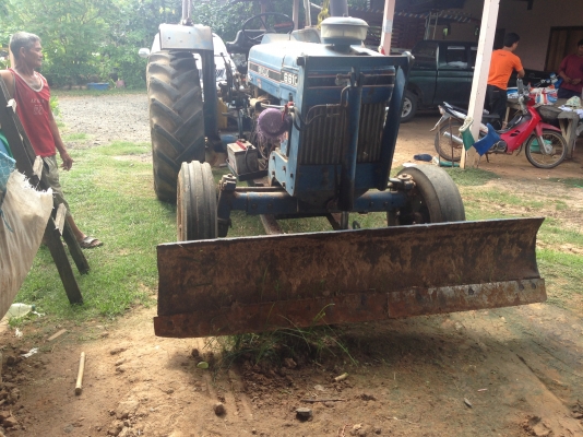 ขายรถไถ FORD- 6600 - 1 เพลา  หมายเลขเครื่อง T3-D5NN เครื่องดี  หมายเลขเกียร์ D9NN  หมายเลขท้ายเบาะ D6NN  อุปกรณ์มี ใบมีดดันหน้า ผาน 7  สภาพพร้อมใช้งานได้เลย  เอกสารเล่มทะเบียน สนใจติดต่อ คุณ ชัยยา สตึก โทร 081-9972972  089-8451778