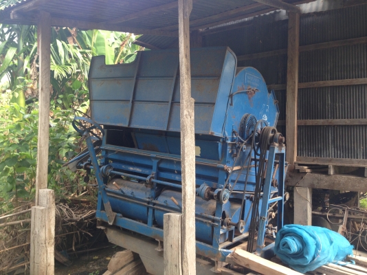 ขายรถไถ FORD- 6600 - 1 เพลา มีภาพวีดีโอ แถมฟรีตู้นวดข้าวเกษตรพัฒนา พวงรถไถ ตู้4ฟตปี38 หมายเลขเครื่อง T3-D5NN เครื่องดี หมายเลขเกียร์ D9NN หมายเลขท้ายเบาะ D6NN อุปกรณ์มี ใบมีดดันหน้า ผาน 7 สภาพพร้อมใช้งานได้เลย เอกสารเล่มทะเบียน สนใจติดต่อ คุณ ชัยยา สตึก โ