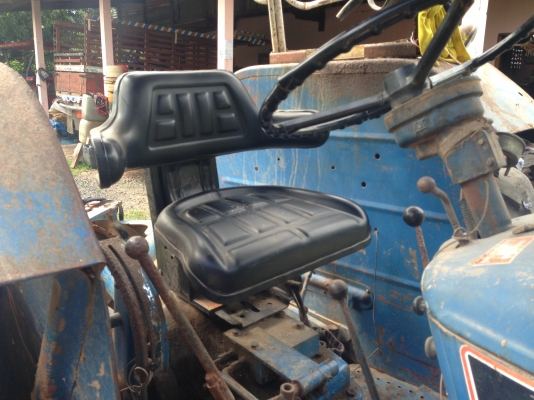 ขายรถไถ FORD- 6600 - 1 เพลา มีภาพวีดีโอ แถมฟรีตู้นวดข้าวเกษตรพัฒนา พวงรถไถ ตู้4ฟตปี38 หมายเลขเครื่อง T3-D5NN เครื่องดี หมายเลขเกียร์ D9NN หมายเลขท้ายเบาะ D6NN อุปกรณ์มี ใบมีดดันหน้า ผาน 7 สภาพพร้อมใช้งานได้เลย เอกสารเล่มทะเบียน สนใจติดต่อ คุณ ชัยยา สตึก โ