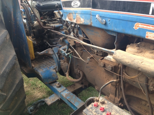 ขายรถไถ FORD- 6600 - 1 เพลา มีภาพวีดีโอ แถมฟรีตู้นวดข้าวเกษตรพัฒนา พวงรถไถ ตู้4ฟตปี38 หมายเลขเครื่อง T3-D5NN เครื่องดี หมายเลขเกียร์ D9NN หมายเลขท้ายเบาะ D6NN อุปกรณ์มี ใบมีดดันหน้า ผาน 7 สภาพพร้อมใช้งานได้เลย เอกสารเล่มทะเบียน สนใจติดต่อ คุณ ชัยยา สตึก โ