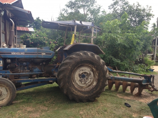 ขายรถไถ FORD- 6600 - 1 เพลา มีภาพวีดีโอ แถมฟรีตู้นวดข้าวเกษตรพัฒนา พวงรถไถ ตู้4ฟตปี38 หมายเลขเครื่อง T3-D5NN เครื่องดี หมายเลขเกียร์ D9NN หมายเลขท้ายเบาะ D6NN อุปกรณ์มี ใบมีดดันหน้า ผาน 7 สภาพพร้อมใช้งานได้เลย เอกสารเล่มทะเบียน สนใจติดต่อ คุณ ชัยยา สตึก โ