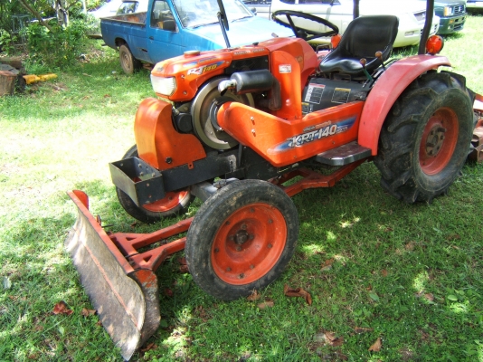 คูโบค้า KRT 140 นั่งขับ PTO พร้อมใบดันดินและผาน3 คูโบค้า KRT 140 นั่งขับ PTO พร้อมใบดันดินและผาน3