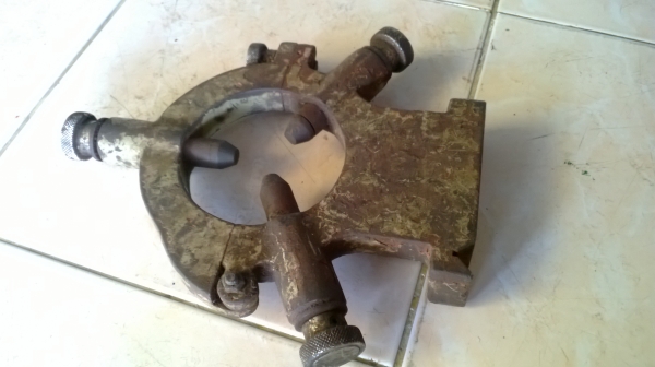 4 จับ 6 นิ้ว หน้าแปลน และ 3 ขา ขายยกชุด 5,000 ด่วน!!!!