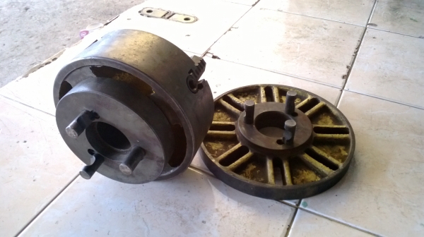 4 จับ 6 นิ้ว หน้าแปลน และ 3 ขา ขายยกชุด 5,000 ด่วน!!!!