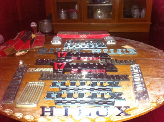 JOECLASSIC...ขายโลโก้รฤรุ่นเก่างานเก่าเก็บหลายรายการ..ดัสสัน  อีซูซุ  โตโยต้า..สนในชิ้นไหนโทรสอบฤามหรือLINEมาได้เลยค่ะ...