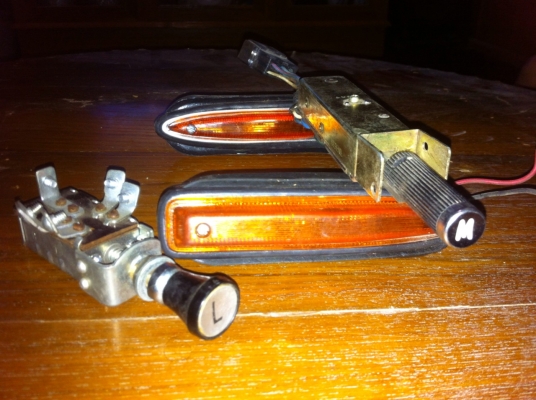 JOECLASSIC...ขายโลโก้รฤรุ่นเก่างานเก่าเก็บหลายรายการ..ดัสสัน  อีซูซุ  โตโยต้า..สนในชิ้นไหนโทรสอบฤามหรือLINEมาได้เลยค่ะ...