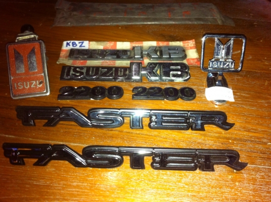 JOECLASSIC...ขายโลโก้รฤรุ่นเก่างานเก่าเก็บหลายรายการ..ดัสสัน  อีซูซุ  โตโยต้า..สนในชิ้นไหนโทรสอบฤามหรือLINEมาได้เลยค่ะ...