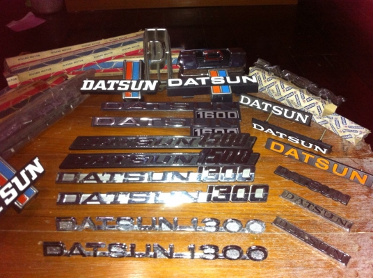 JOECLASSIC...ขายโลโก้รฤรุ่นเก่างานเก่าเก็บหลายรายการ..ดัสสัน  อีซูซุ  โตโยต้า..สนในชิ้นไหนโทรสอบฤามหรือLINEมาได้เลยค่ะ...