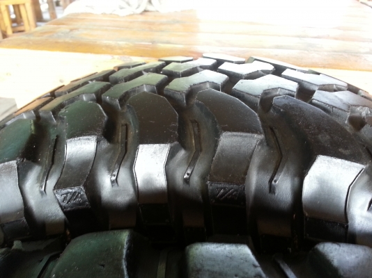 ขายยาง  bf mud 265/75/16    7500    เอาไว้ลุยสวน   ยางปี05ดอกเชนกว่าทุกเส้นสภาพดี   ตามรูป  ส่งทั่วไทย