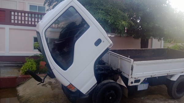 ขายรถที่บ้านพร้อมใช้ ทะเบียนครบ พร้อมโอน ปี05 ป้ายเล็กไม่ติดเวลา เครื่อง 4HG1  LPG แท้ๆ โรงงานแน่นๆ 135 แรงม้าเกียใหญ่คัทซี  NKR 71 E หกล้อใหญ่บึ้กๆ สวยทั้งเส้น