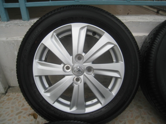 ขายล้อแม็ก Toyota vios ป้ายแดง 15"x5.5" et45 4รู100 +ยางปี13  สนใจติดต่อ เล็กคลองสามครับ (081-3747940)