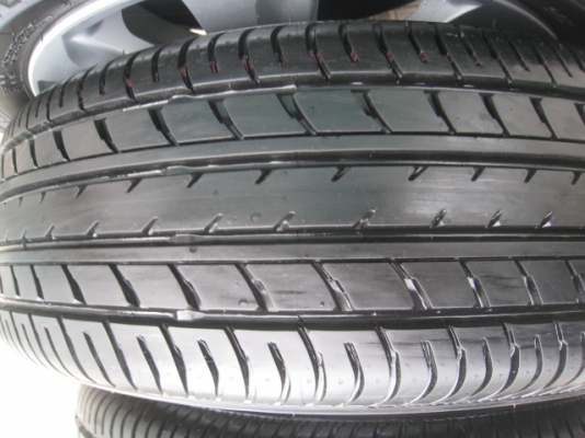 ขายล้อแม็ก Toyota vios ป้ายแดง 15"x5.5" et45 4รู100 +ยางปี13  สนใจติดต่อ เล็กคลองสามครับ (081-3747940)