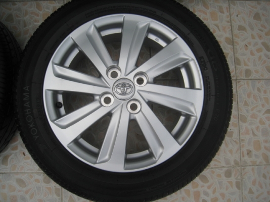 ขายล้อแม็ก Toyota vios ป้ายแดง 15"x5.5" et45 4รู100 +ยางปี13  สนใจติดต่อ เล็กคลองสามครับ (081-3747940)