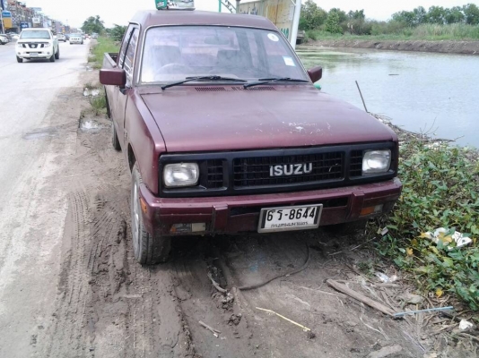 ขอขายisuzu kbcab รถดีชัสซีไม่มีผุ เครื่องทำใหม่แน่ปึกพร้อใเข้าไรสวน