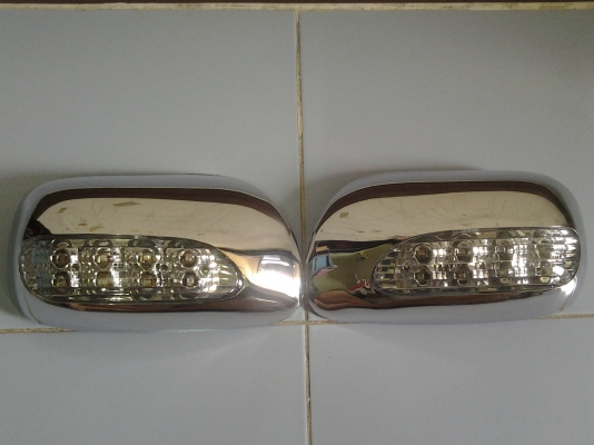 ขายครอบกระจกมองข้าง TOYOTA  VIOS ALTIS มีไฟหรี่ มีไฟเลี้ยว ของใหม่