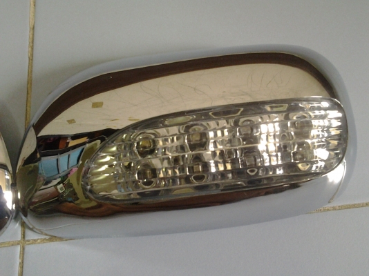 ขายครอบกระจกมองข้าง TOYOTA  VIOS ALTIS มีไฟหรี่ มีไฟเลี้ยว ของใหม่