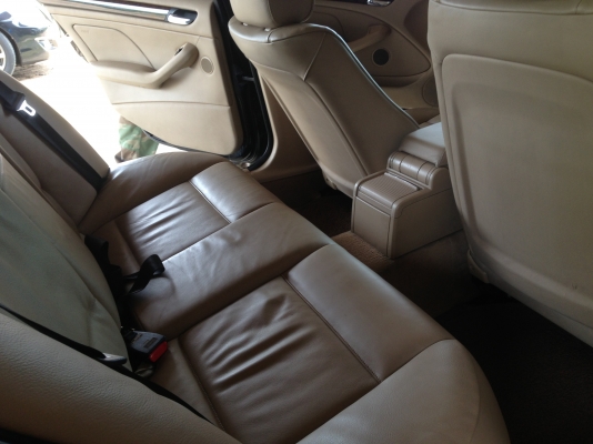 รถบ้านใช้เอง BMW SERIES 318i ปี 2547 เครื่องเบนซิน 2000cc สีดำ เกียร์อัตโนมัติ ,เบรคABS , , ล้อแมกซ์