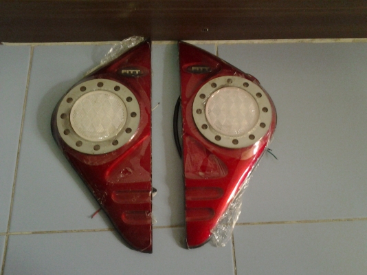 ขายอุปกรณ์แต่งไฟเบรคติดฝาท้ายกระบะ ติดได้ทุกรุ่น เป็นไฟ  LED ของใหม่