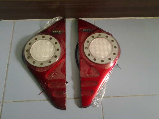 ขายอุปกรณ์แต่งไฟเบรคติดฝาท้ายกระบะ ติดได้ทุกรุ่น เป็นไฟ  LED ของใหม่