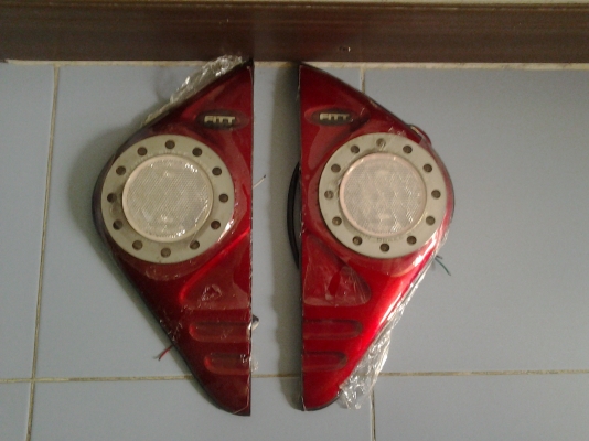 ขายอุปกรณ์แต่งไฟเบรคติดฝาท้ายกระบะ ติดได้ทุกรุ่น เป็นไฟ  LED ของใหม่
