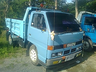 ขายรถ 6 ล้อดัมพ์ ISUZU NKR 88 แรงม้ารถห้างแท้ ปี 2547 ขนาดยาง 700-15 คัสซี NKR55EU5M-7120749 ราคา 380000