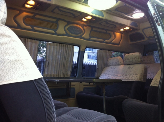 ขายรถตู้หัวจรวด VIP โคตรๆ ออฟชั่นครบ ประตูดูดไฟฟ้า คาราโอเกะ