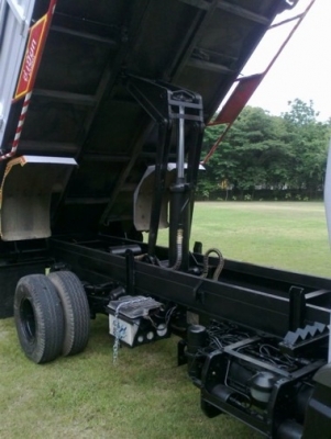 ขายหกล้อดัมพ์ HINO FC4J ปี44  เครื่อง 145 แรง กระบะยาว 4.20 x 2.30 เมตร กุตระแกรงเหล็ก ซัซซี่สวย ยางดี แอร์เย็น ใช้น้อย 930,000