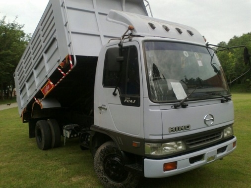 ขายหกล้อดัมพ์ HINO FC4J ปี44  เครื่อง 145 แรง กระบะยาว 4.20 x 2.30 เมตร กุตระแกรงเหล็ก ซัซซี่สวย ยางดี แอร์เย็น ใช้น้อย 930,000