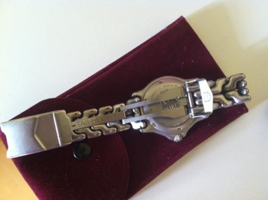 ขาย นาฬิกา TAG heuer ก้างปลา boy size ด้านล้วน สวยๆ ไม่ค่อยใส่ รับประกัน แท้แน่นอน ขาย นาฬิกา TAG heuer ก้างปลา boy size ด้านล้วน สวยๆ ไม่ค่อยใส่ รับประกัน แท้แน่นอน