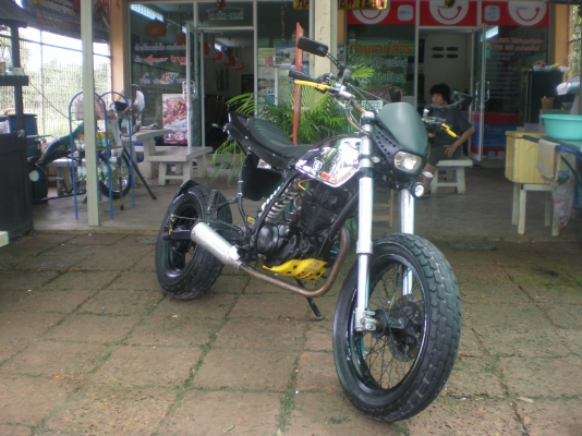 ขายด่วน TW200 เเต่งสต้ัน เท่ๆ In.v ลดเหลือ 39,000 มาี่ขี่กลับบ้านเลยครับ (ราคาสุดท้ายเเล้วครับ)