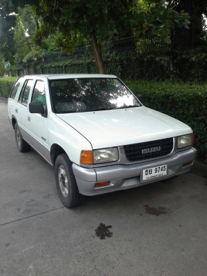 อีซูซุ มิวขับ2มือเดียว ส่วนใหญ่จอด อีซูซุ มิวขับ2มือเดียว ส่วนใหญ่จอด