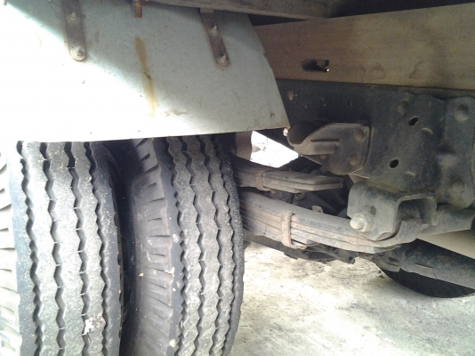 รถหกล้ออีซูซุNKR เครื่อง 115 ฝาขาว รถหกล้ออีซูซุNKR เครื่อง 115 ฝาขาว