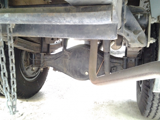 รถหกล้ออีซูซุNKR เครื่อง 115 ฝาขาว รถหกล้ออีซูซุNKR เครื่อง 115 ฝาขาว