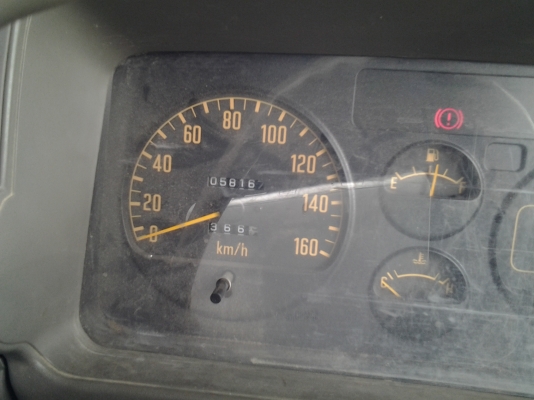 รถหกล้ออีซูซุNKR เครื่อง 115 ฝาขาว รถหกล้ออีซูซุNKR เครื่อง 115 ฝาขาว