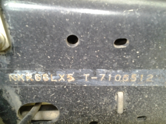 รถหกล้ออีซูซุNKR เครื่อง 115 ฝาขาว รถหกล้ออีซูซุNKR เครื่อง 115 ฝาขาว