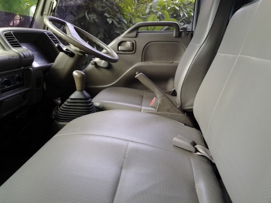 รถหกล้ออีซูซุNKR เครื่อง 115 ฝาขาว รถหกล้ออีซูซุNKR เครื่อง 115 ฝาขาว