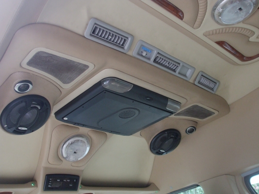 ขายรถตู้commutorปี2009แต่งVIPป้ายเหลืองพร้อมวิน