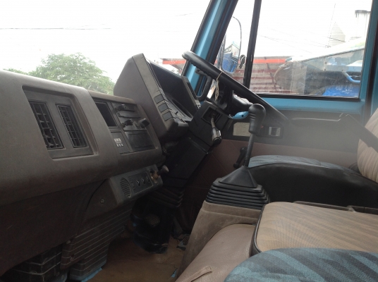 หกล้อ  6 สูบ   6BD1   สดราคา  625,000 บาท หรือผ่อนก็ได้