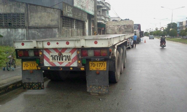 10ล้อหัวลากHIN0โปรเฟีย320แรง เครื่องPO9+หางพื้นเรียบ3คาน ของVไฮเทค