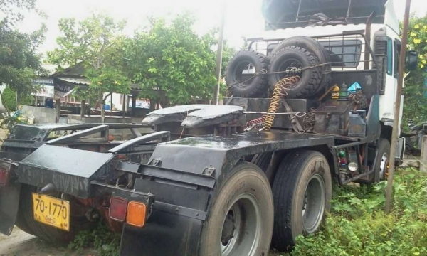 10ล้อหัวลากHIN0โปรเฟีย320แรง เครื่องPO9+หางพื้นเรียบ3คาน ของVไฮเทค