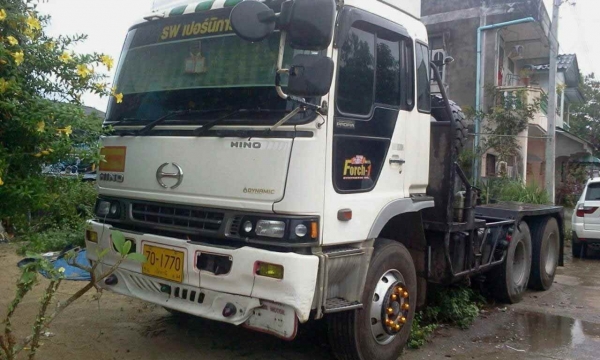 10ล้อหัวลากHIN0โปรเฟีย320แรง เครื่องPO9+หางพื้นเรียบ3คาน ของVไฮเทค