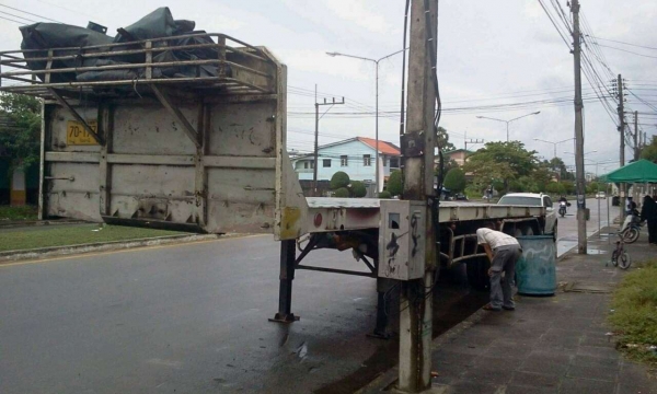 10ล้อหัวลากHIN0โปรเฟีย320แรง เครื่องPO9+หางพื้นเรียบ3คาน ของVไฮเทค