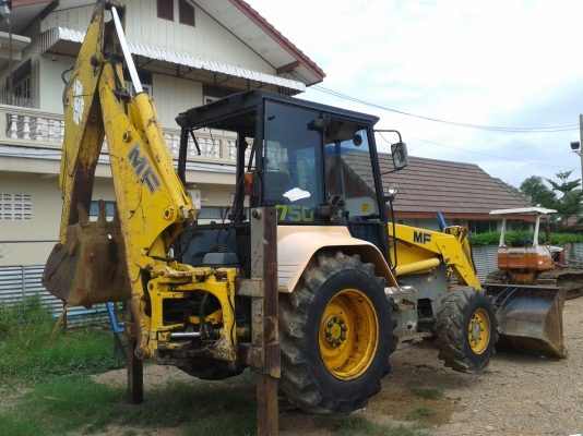 ขายรถตักหน้าขุดหลัง2เพลา สภาพใช้งานดี มีเล่มทะเบียน