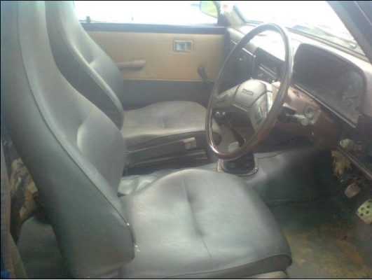 ขายTOYOTA LN30 4ขอ เครื่องดีเซล2200เดิมเครื่องดีมาก รถสีเดิมไม่มีผุ