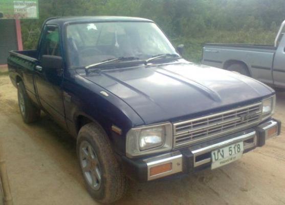 ขายTOYOTA LN30 4ขอ เครื่องดีเซล2200เดิมเครื่องดีมาก รถสีเดิมไม่มีผุ
