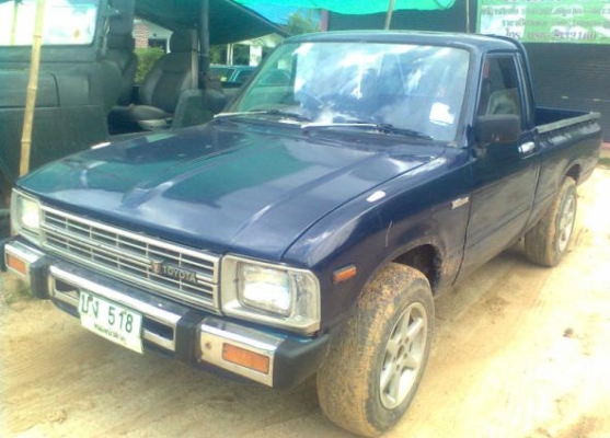 ขายTOYOTA LN30 4ขอ เครื่องดีเซล2200เดิมเครื่องดีมาก รถสีเดิมไม่มีผุ