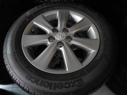 ขายล้อแม็ก Toyota Altis ขอบ 15(รุ่น 50 ปี โตโยต้า) พร้อมยางป้ายแดงปลายปี 12 /เทิร์นได้ ใส่ฟรีค่ะ