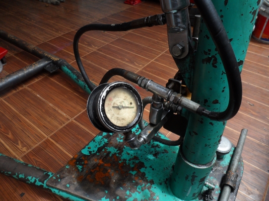 เครนยกเครื่อง/แม่แรง3ตัน